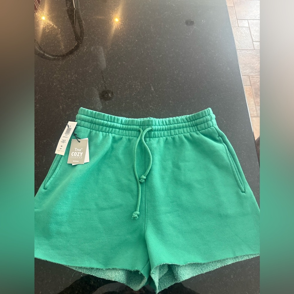 NWT TNA Cozy BF 3” Short GD Nature Green Size Medium